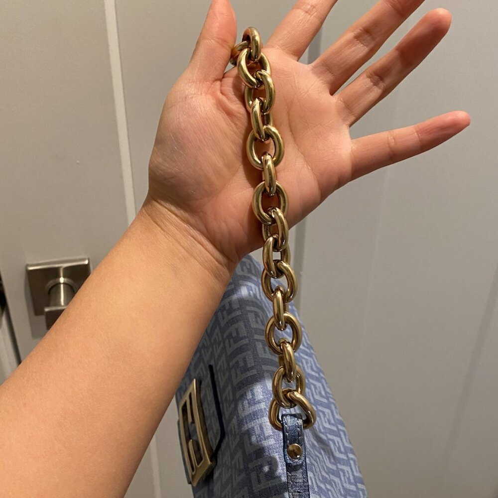 Fendi bag with a medal chain strap - Picture 5 of 7